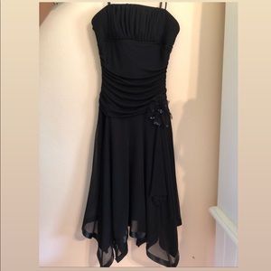 A black prom dress